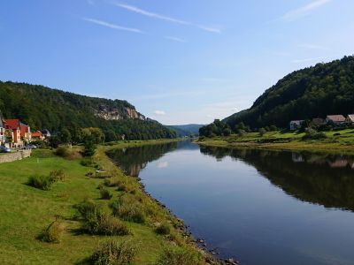 Wehlen - Blick vom Elbufer nach Rathen