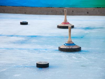 Eisstockbahn im Ranunkelhof