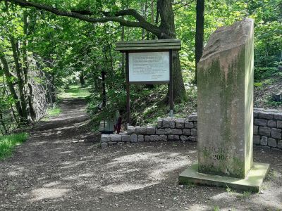 Stele Castell Thorun auf dem Burgwartsberg Freital-Pesterwitz