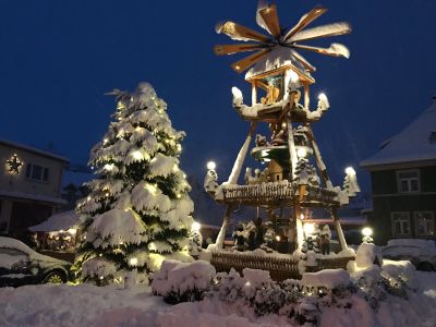 23. Pyramidenfest mit Pyramidenanschub in Oelsa